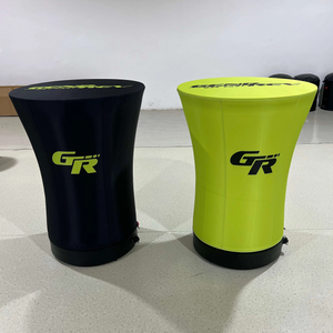 Gebogener Cocktailtisch
