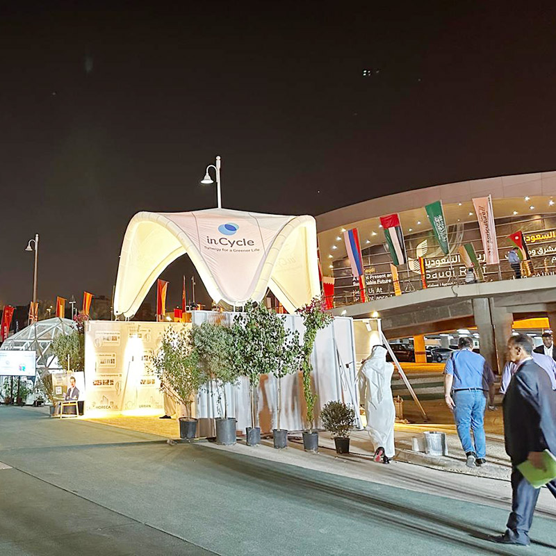 Tenda gonfiabile a forma di V