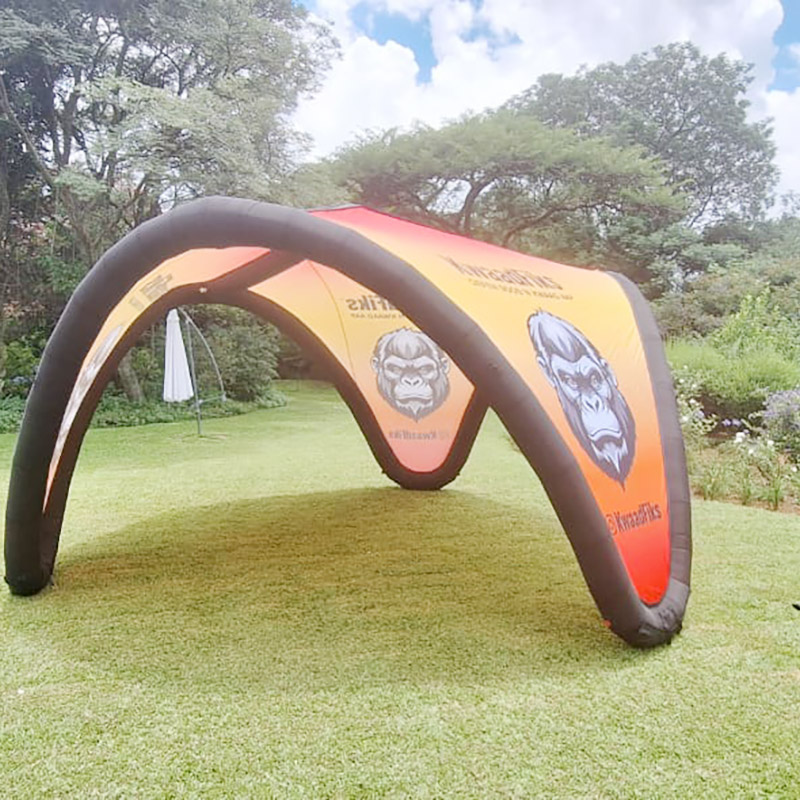 Tenda gonfiabile a forma di V
